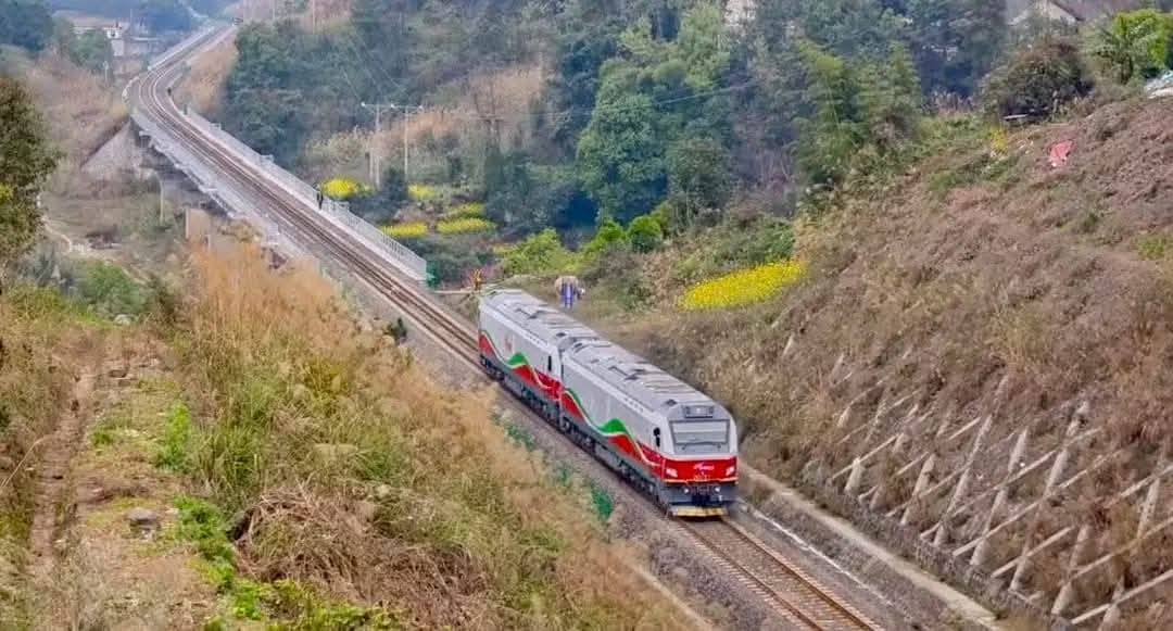 خط الناظور–وجدة–فاس يستعد للتحديث.. انطلاق تجارب قاطرات الجيل الجديد في الصين