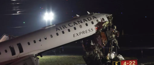 اصطدام طائرة بمركبة في مطار لاغوارديا… وتعليق الرحلات بنيويورك