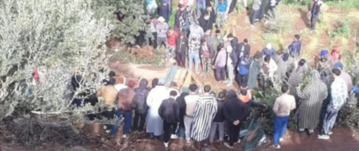 فاجعة.. مصرع 3 أشخاص وإصابة 17 في انقلاب سيارة لنقل الركاب بأزيلال