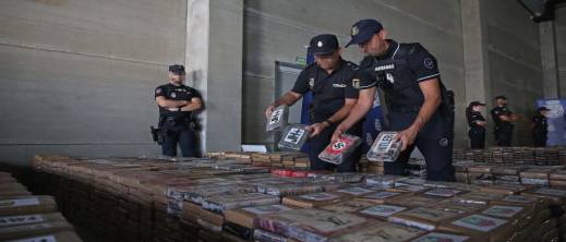 قرار قضائي مفاجئ في إسبانيا.. إطلاق سراح متهمين في أكبر شبكة كوكايين