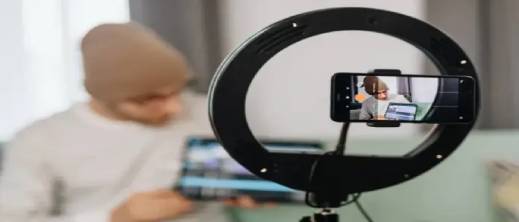 فيسبوك يطلق برنامج “كرييتور فاست تراك”.. رواتب شهرية تصل إلى 3000 دولار لاستقطاب صناع المحتوى