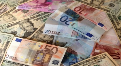 تفكيك عصابة متخصصة في تزوير أوراق الأورو والدولار