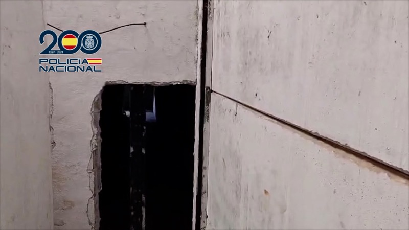 شاهدوا.. نفق تهريب المخدرات السري بسبتة.. بنية معقدة لتأمين تهريب المخدرات بسكة حديدية وعازل صوت