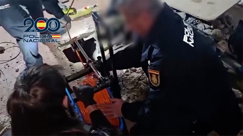 شاهدوا.. نفق تهريب المخدرات السري بسبتة.. بنية معقدة لتأمين تهريب المخدرات بسكة حديدية وعازل صوت