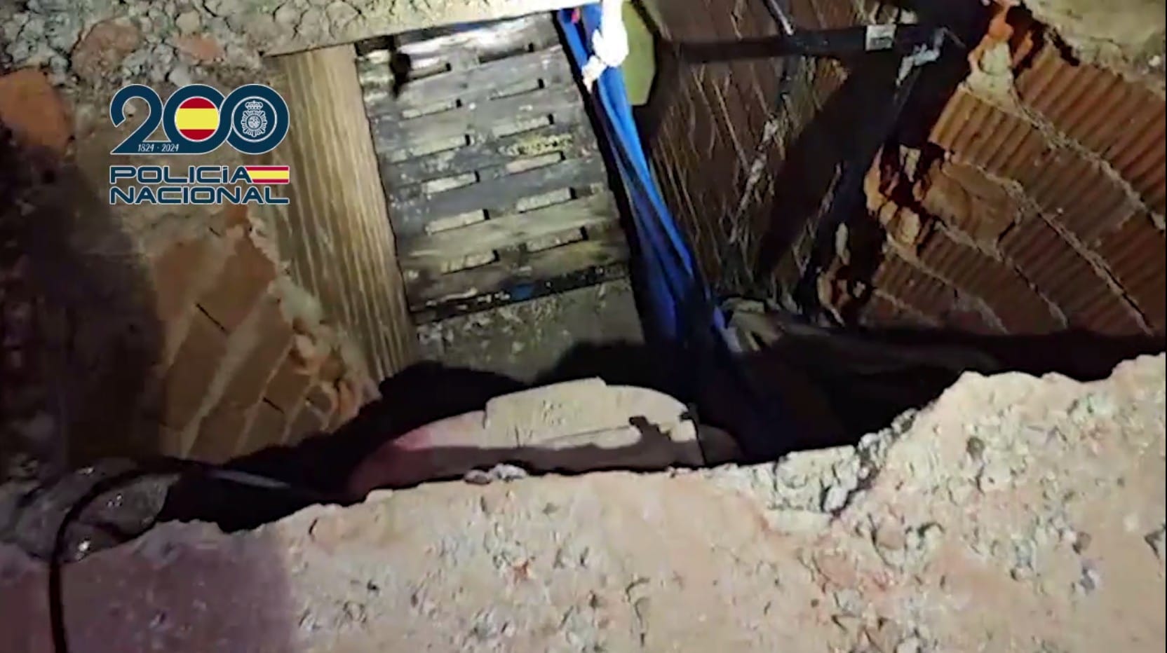 شاهدوا.. نفق تهريب المخدرات السري بسبتة.. بنية معقدة لتأمين تهريب المخدرات بسكة حديدية وعازل صوت