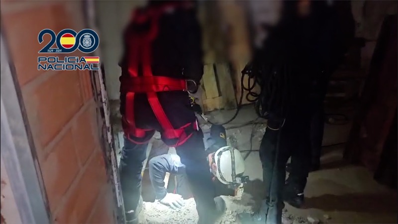 شاهدوا.. نفق تهريب المخدرات السري بسبتة.. بنية معقدة لتأمين تهريب المخدرات بسكة حديدية وعازل صوت