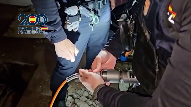 شاهدوا.. نفق تهريب المخدرات السري بسبتة.. بنية معقدة لتأمين تهريب المخدرات بسكة حديدية وعازل صوت