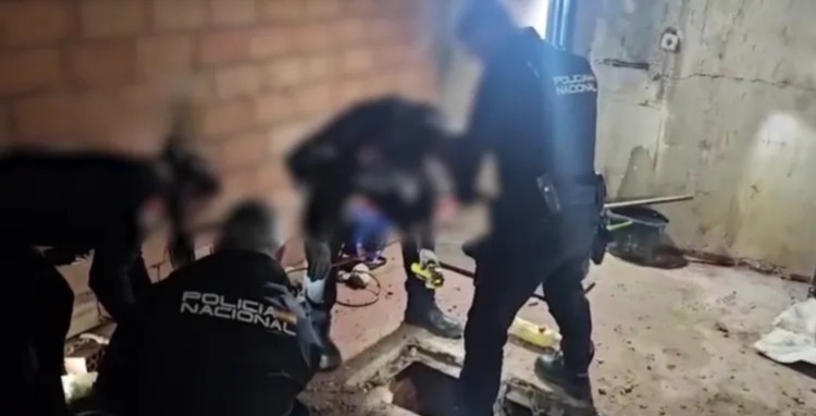 تفاصيل التحقيقات والتسجيلات المسربة لشبكة تهريب المخدرات بين المغرب وإسبانيا