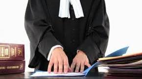 محاكمة “محامٍ مزيف” بالحسيمة.. إدانة بتهمة انتحال الصفة وتعويض مالي للضحية