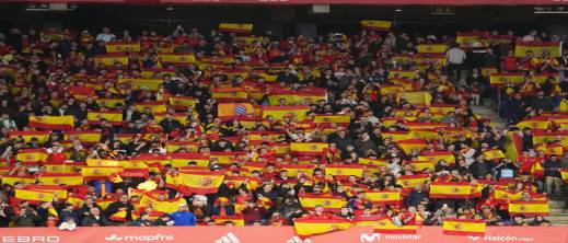 سقطة أخلاقية.. الجماهير الإسبانية ترفع شعار "المسلم هو من لا يقفز" في مباراة ودية ضد مصر