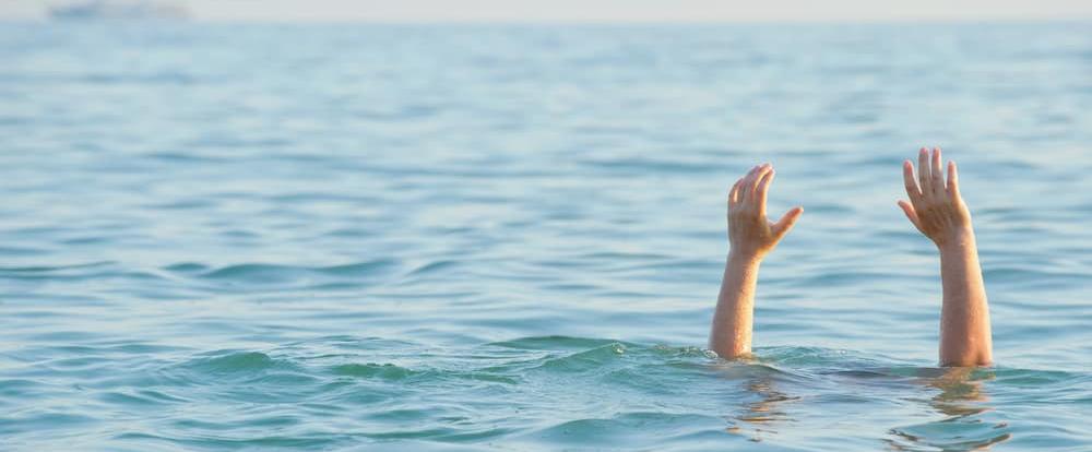 أب ينحدر من الريف وابنه ينقذان قاصرا من الغرق في شاطئ ترابانا بمليلية