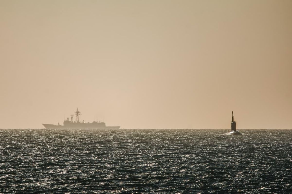 غواصة روسية وسفينة دعم تمران بمحاذاة السواحل المغربية