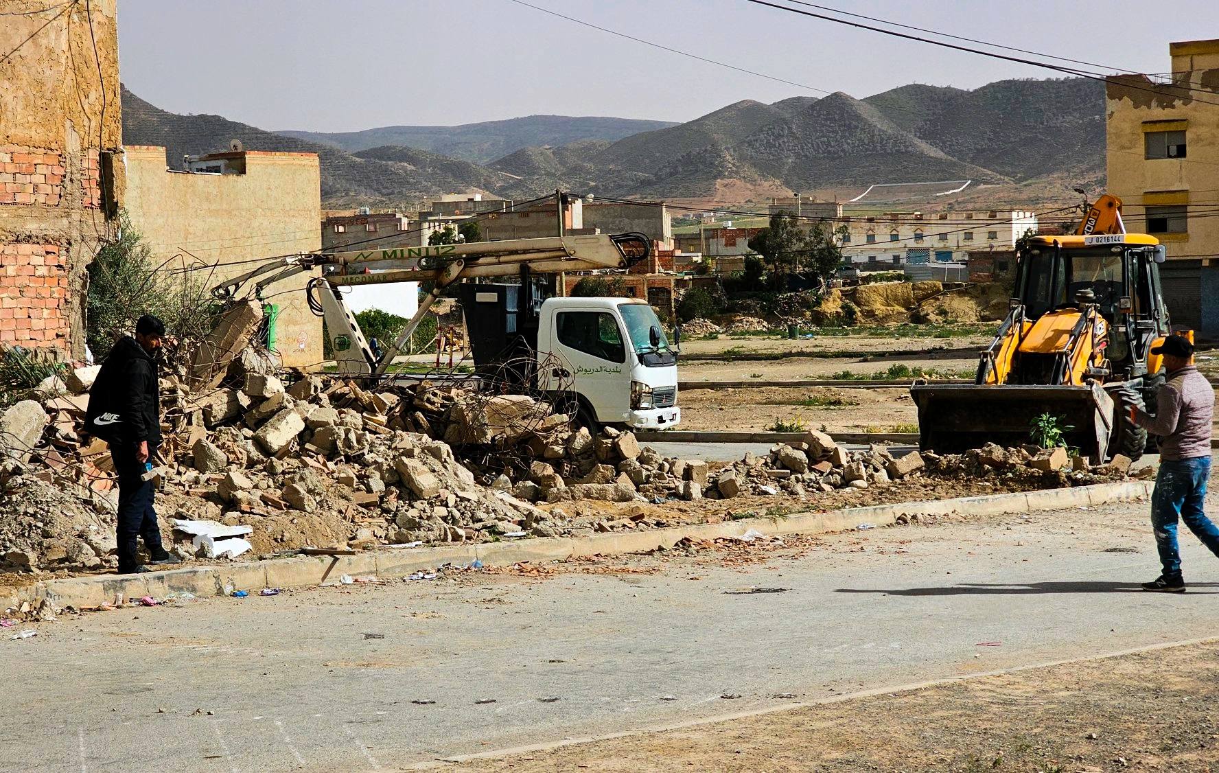 الدريوش تتحرك ضد “البؤر السوداء”.. إحصاء وهدم البنايات المهجورة يثير ارتياح الساكنة