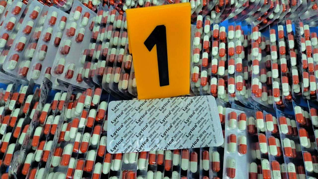 إحباط تهريب آلاف الأقراص المهلوسة بميناء بني أنصار