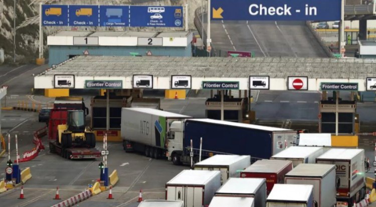 تطبيق نظام الدخول والخروج الأوروبي يثير قلق مهنيي النقل الدولي بالمغرب ويهدد حركة الشحن