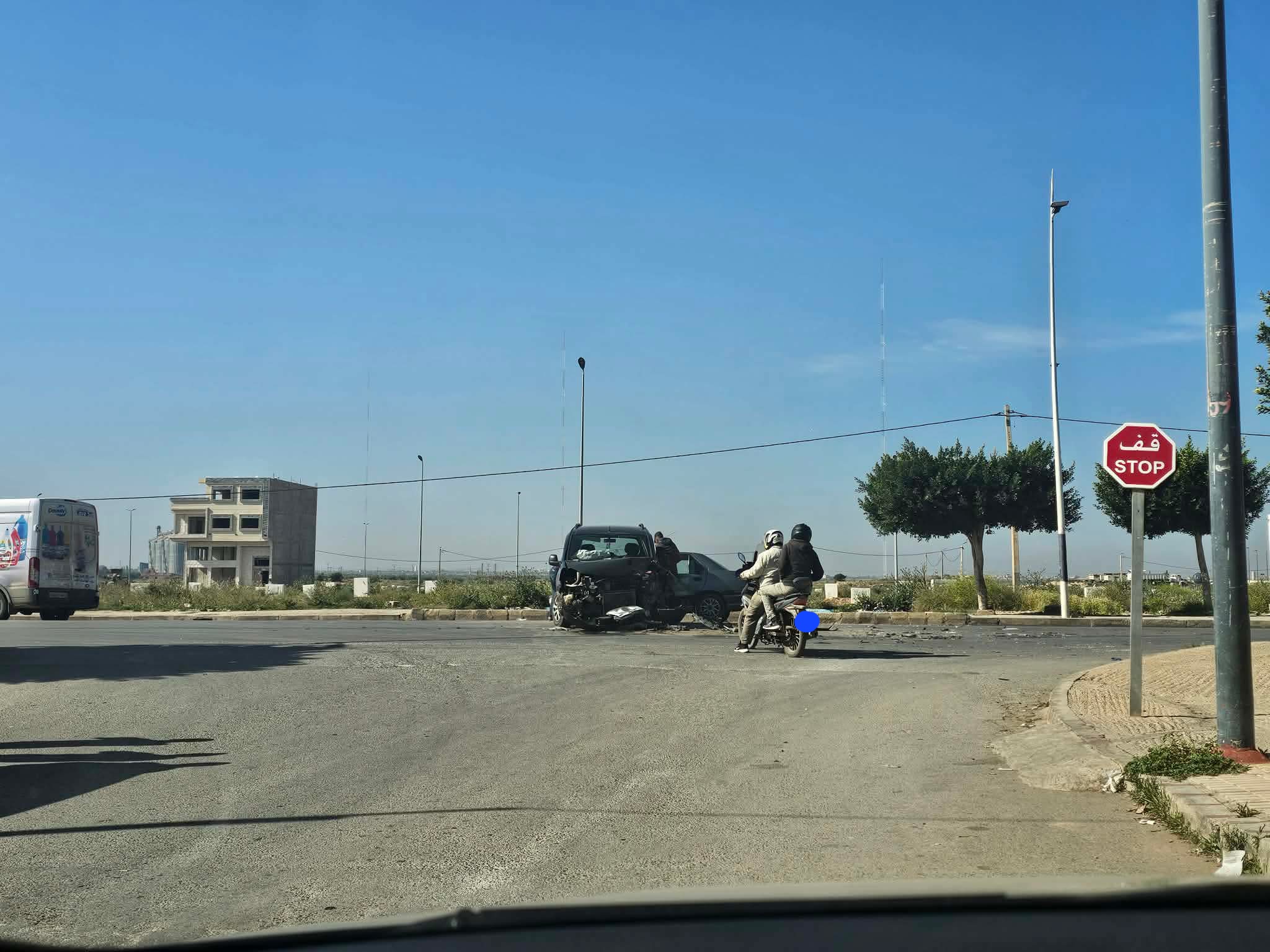 حادثة سير بين سلوان وزايو تخلف أضرارا مادية في السيارات دون خسائر بشرية