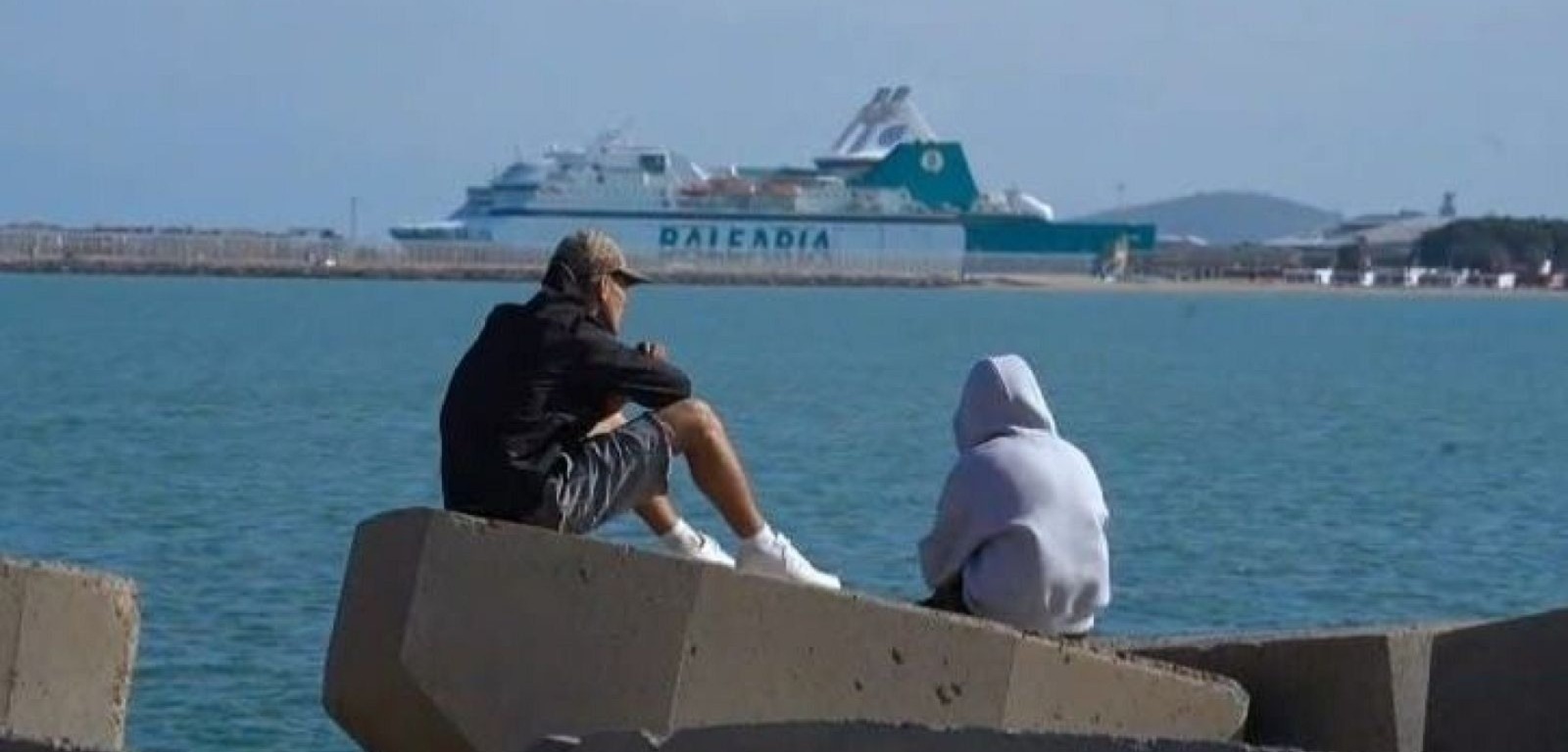 راب من قلب مليلية: شاب مغربي يوثق معاناة القاصرين المهاجرين في أغنية “بني أنصار”