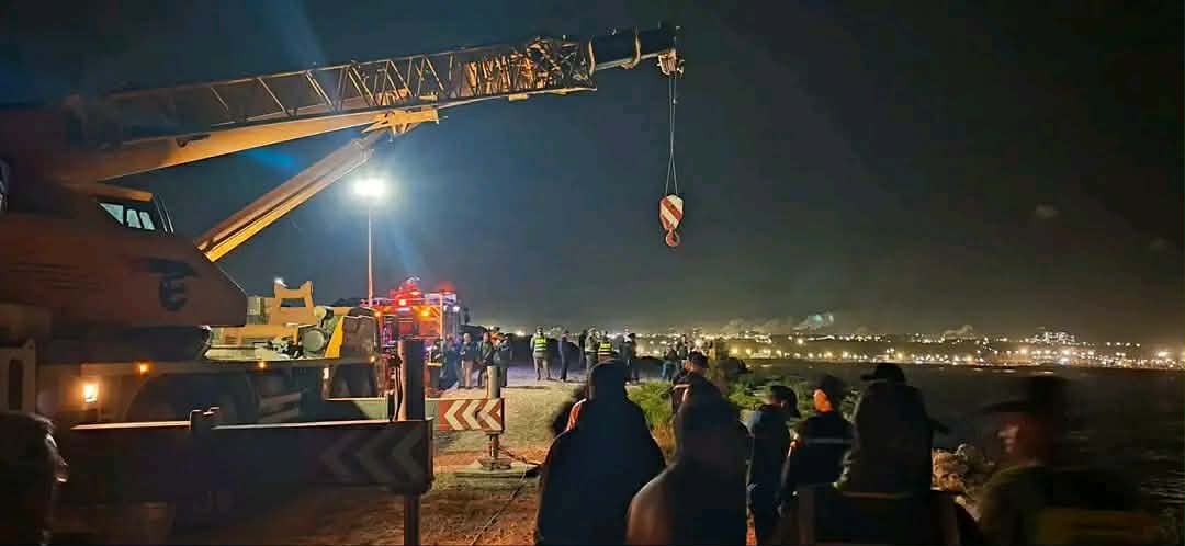 مصرع أسرة كاملة بعد سقوط سيارة من منحدر صخري