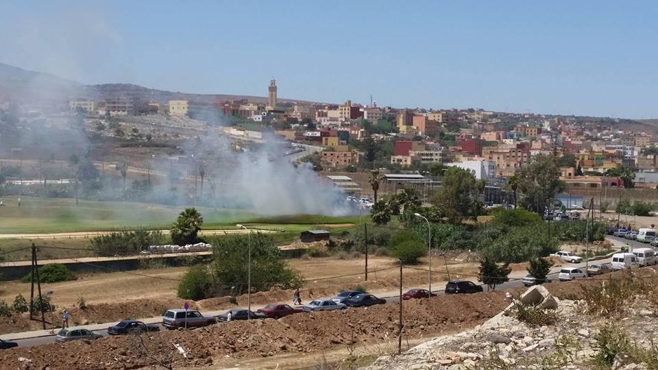 بالصور.. إحتراق سيارة معدة للتهريب المعيشي يثير إستنفار عناصر الأمن بمعبر فرخانة‎