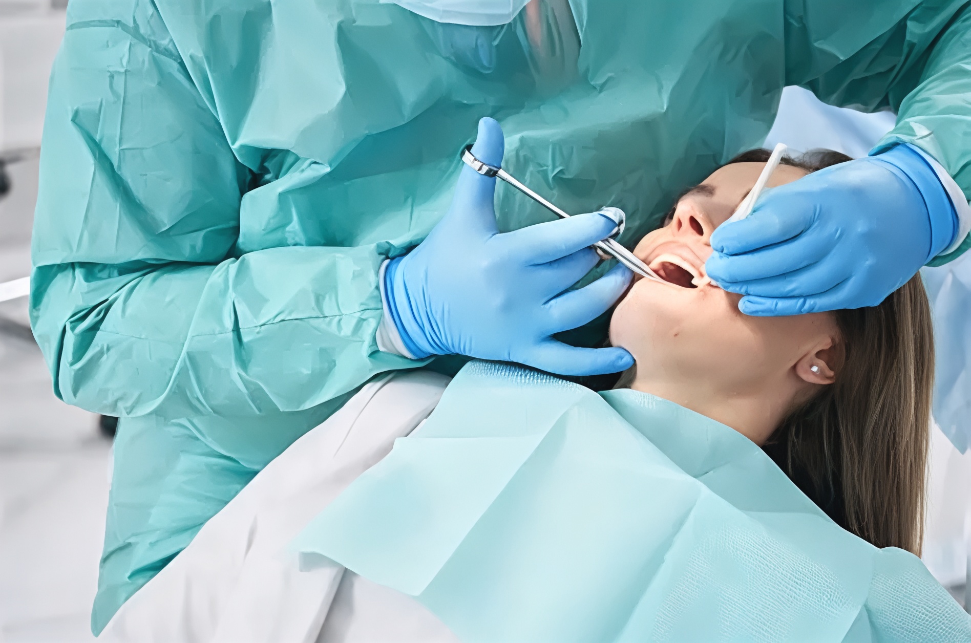 بعد واقعة وفاة سيدة ببركان.. جمعية صانعي الأسنان تخرج ببيان توضيحي وتلجأ للقضاء