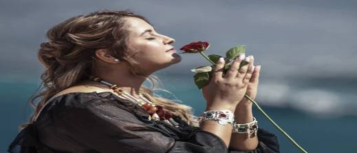 بعد 23 سنة من العطاء.. "سفيرة الشجن الريفي- تيفيور" تشكو تهميشا "يخنق" الإبداع ويقتل الأحلام