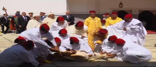 مرفوقا بولي العهد.. الملك محمد السادس يؤدي صلاة عيد الأضحى المبارك برحاب المشور السعيد بالرباط ويمارس شعيرة النحر