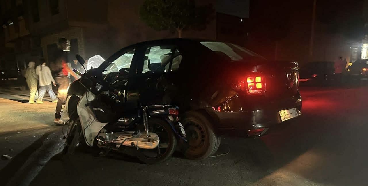 حادثة سير خطيرة بالعمران سلوان ترسل سائق دراجة نارية إلى قسم المستعجلات وسط مطالب بإصلاح الإنارة العمومية (صور)