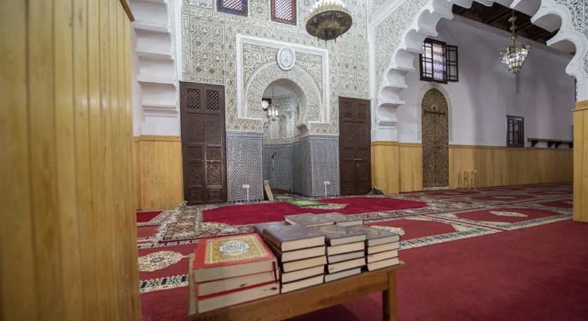 توقيف شاب بحوزته سلاح أبيض حاول الاعتداء على إمام مسجد أثناء صلاة الفجر