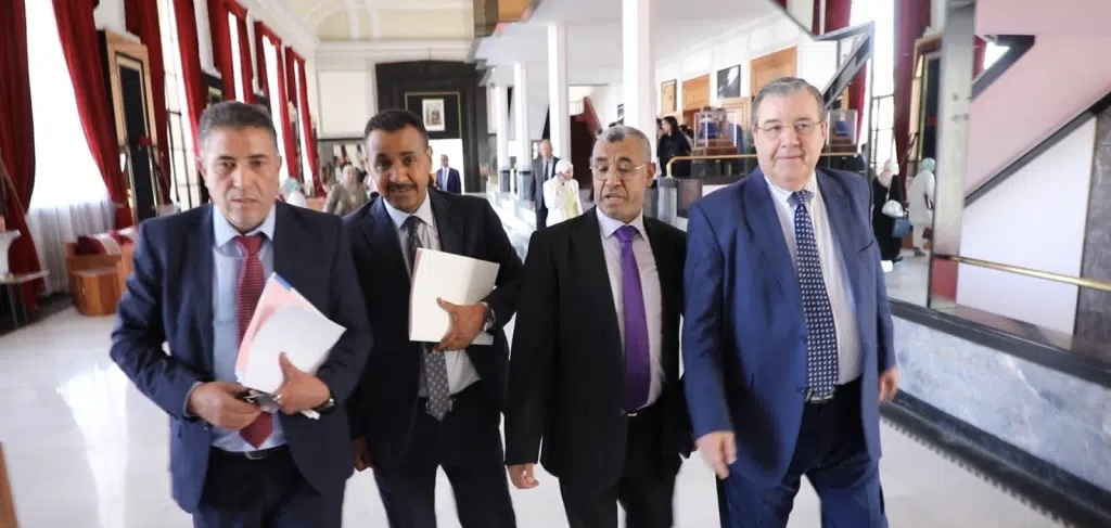 زلزال سياسي: حلفاء الحكومة يقلبون الطاولة على الأحرار في ملف "الحوالا"