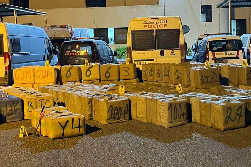 العناصر الأمنية بالناظور تحبط تهريب 153 كيلوغراماً من الشيرا