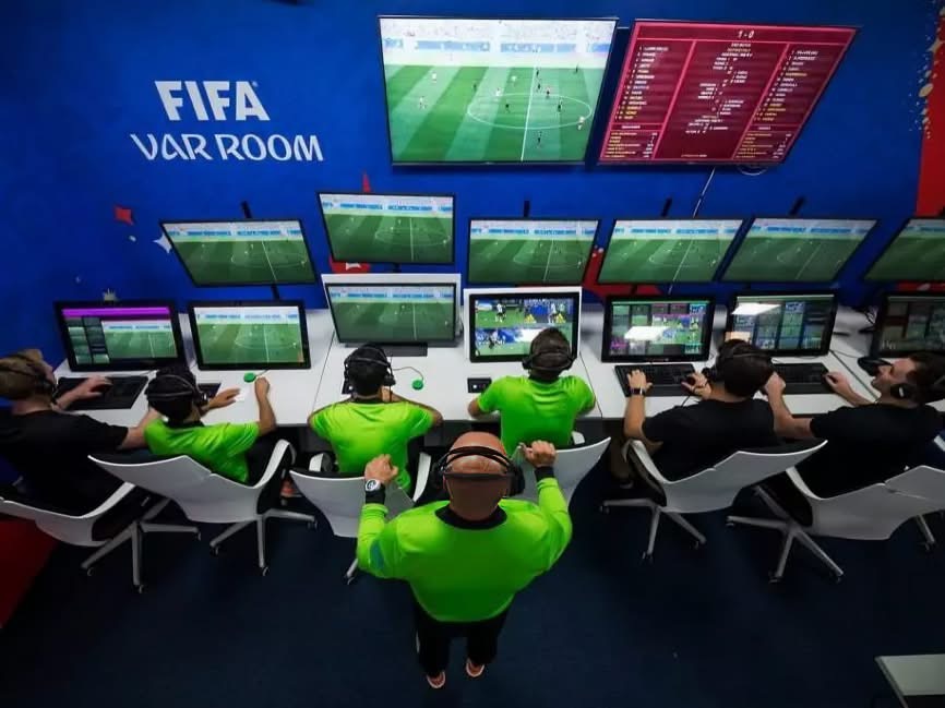 "فيفا" يعلن حكام الـVAR لموقعة المغرب وهولندا