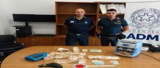 ضبط أحد أفراد الجالية حاول تهريب أزيد من 172 ألف يورو وسبائك الذهب صوب المغرب