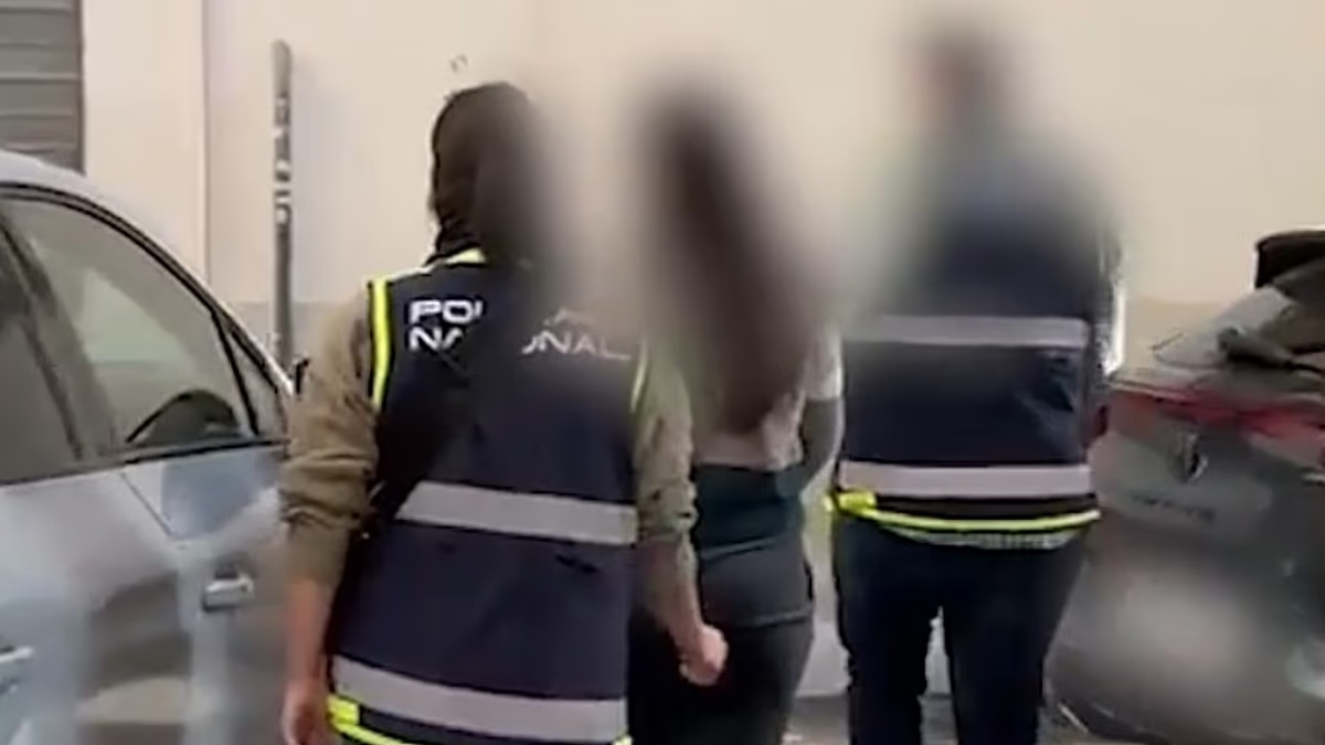 تفكيك شبكتين لتزوير وثائق الإقامة بمليلية وتوقيف 34 شخصاً