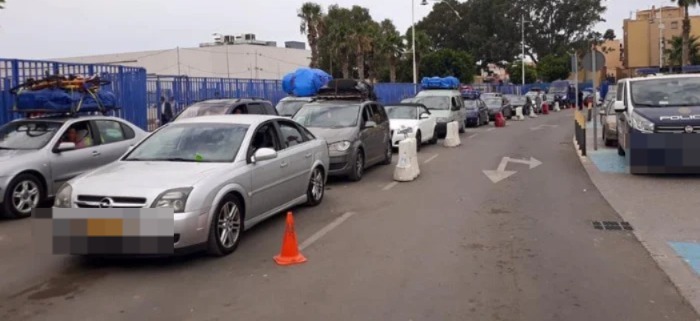 نحو 220 سيارة تعبر معبر بني أنصار في الساعات الأولى بعد إعادة فتحه تدريجيا