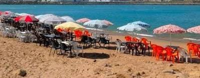 مصطافون يطالبون بتحرير شواطئ رأس الماء من الاحتلال العشوائي للكراسي والخيام