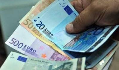 المغاربة المقيمون بإسبانيا يحولون نحو 1.6 مليار يورو إلى المغرب خلال 2025