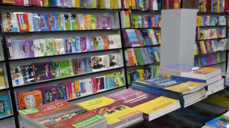 مع اقتراب الدخول المدرسي.. الكتبيون يتمسكون بمقاطعة كتب الريادة