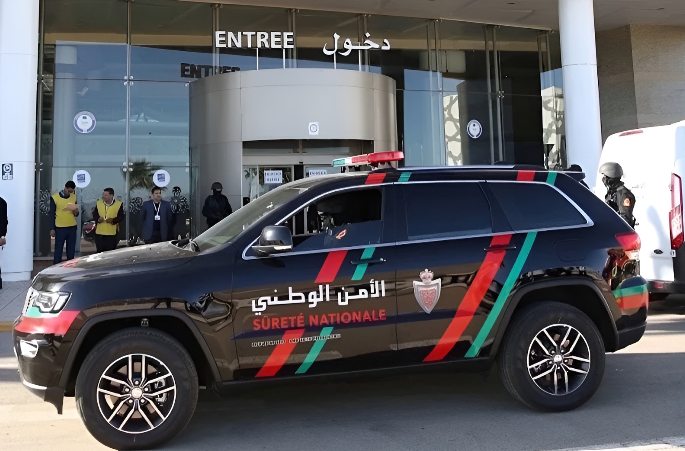 توقيف محام شهير وطبيبة بمطار الرباط بشبهة الخيانة الزوجية
