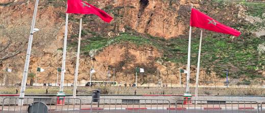 المغرب يعلق دخول المواطنين الجزائريين غير المقيمين ويفرض شروطا جديدة على السفر