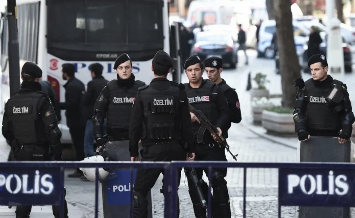 تركيا تفكك شبكة احتيال دولية مرتبطة بإسرائيل وتوقف مغربيين ضمن 200 مشتبه به
