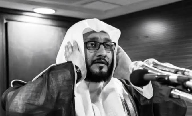 ارتبطت نبرته بتكبيرات العيد في المسجد الحرام.. الموت يغيب المؤذن إبراهيم بن عادل المدني