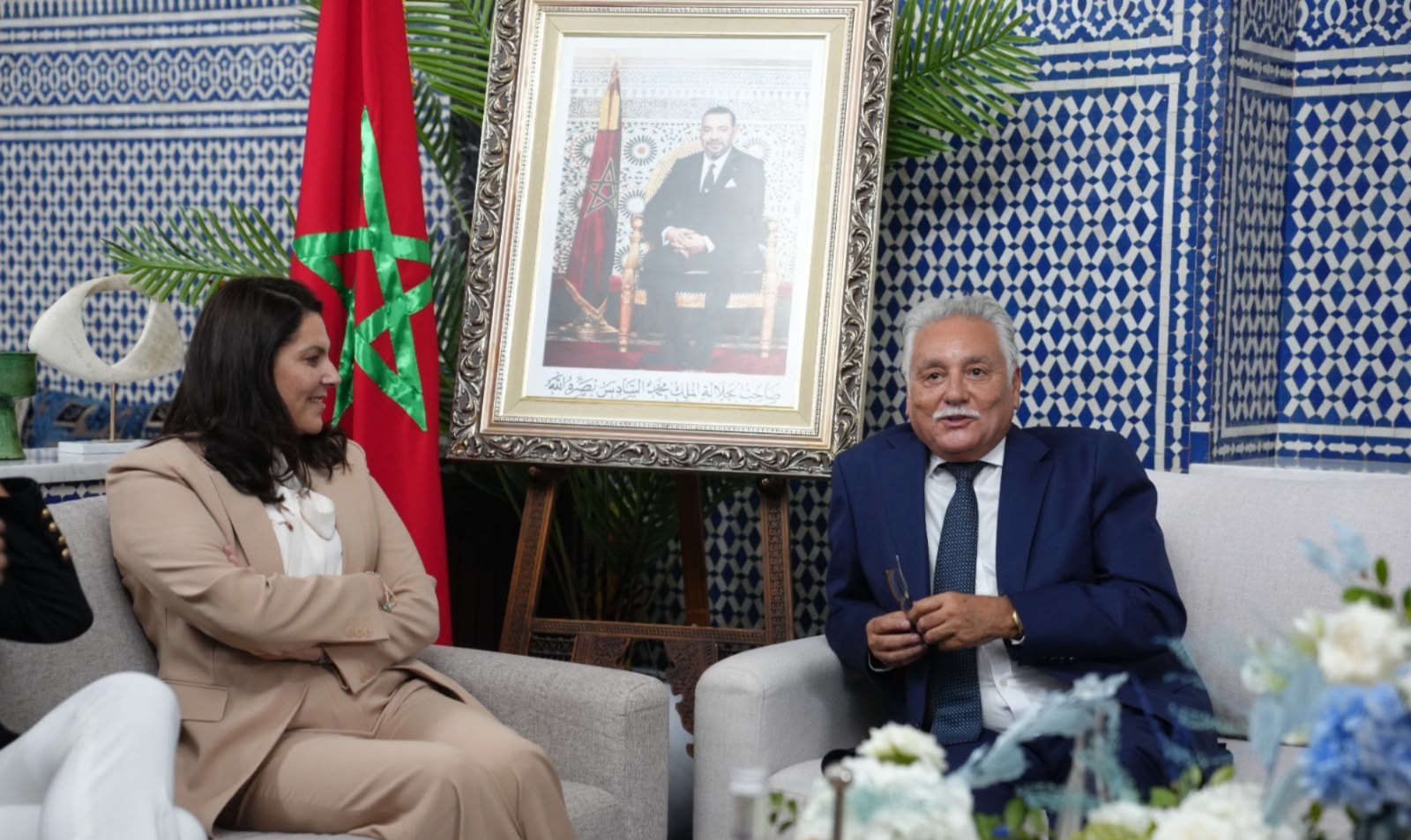 منتدى يراسل المنصوري بشأن مصافحة أعضاء الأحزب خلال المشاورات الحكومية