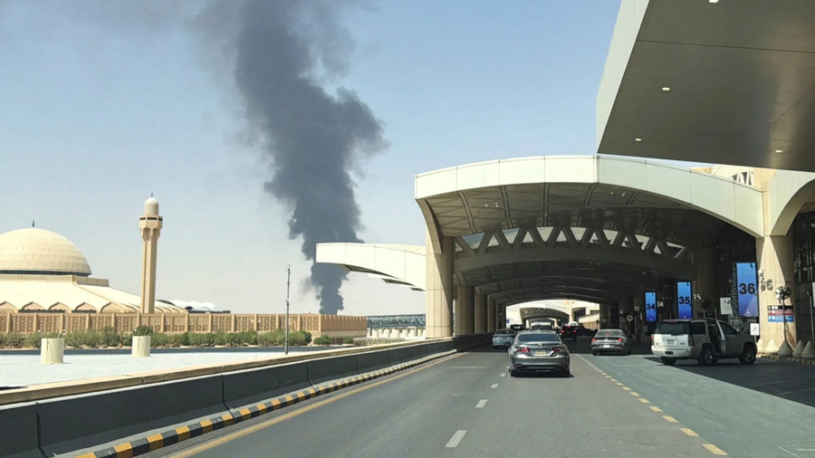 مصرع ثلاثة أشخاص ضمنهم مغربية وإصابة العشرات في اعتداء حوثي على مطاري أبها والرياض بالسعودية