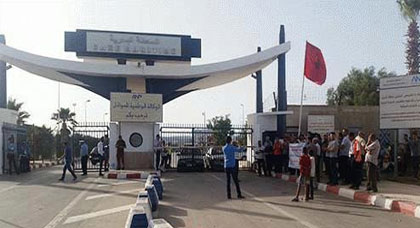 لهذا السبب قرّر عمّال أربع شركات بميناء بني أنصار خوض إضراب عن العمل
