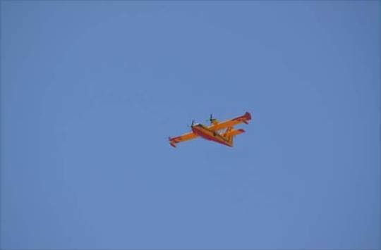 بالصور: تعرفوا على نوع الطائرات التي حلقت فوق سماء الناظور لإطفاء حريق غورغو