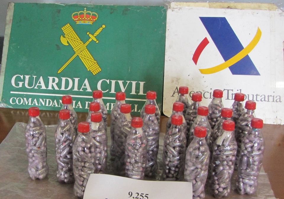 إعتقال مواطن إسباني حاول العبور بكمية مهمة من الحشيش داخل قنينات بلاستيكية الى الجنوب الاسباني 