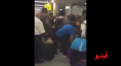 بالفيديو: مهاجر مغربي يفقد أعصابه ويلاكم شرطيين ألمان بمطار فرانكفورت