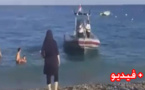 فيديو.. الشرطة الفرنسية تواصل حملتها على ملابس السباحة الاسلامية بالرغم من تعليق قرار منعه 