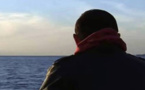 مصير مجهول لشاب من الحسيمة ظهر في شريط "فيديو" يخترق المتوسط على قارب خشبي نحو إسبانيا