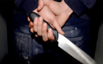 طالب بكلية سلوان يتلقى طعنات غادرة من مجهول بغرض السرقة